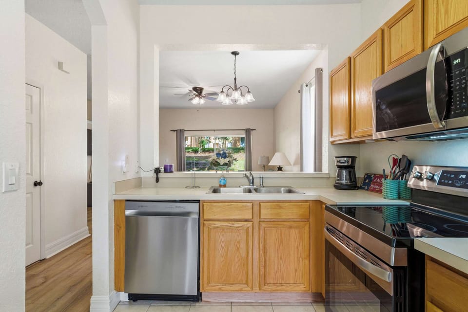Fully equipped kitchen for easy vacation meals and snacks
