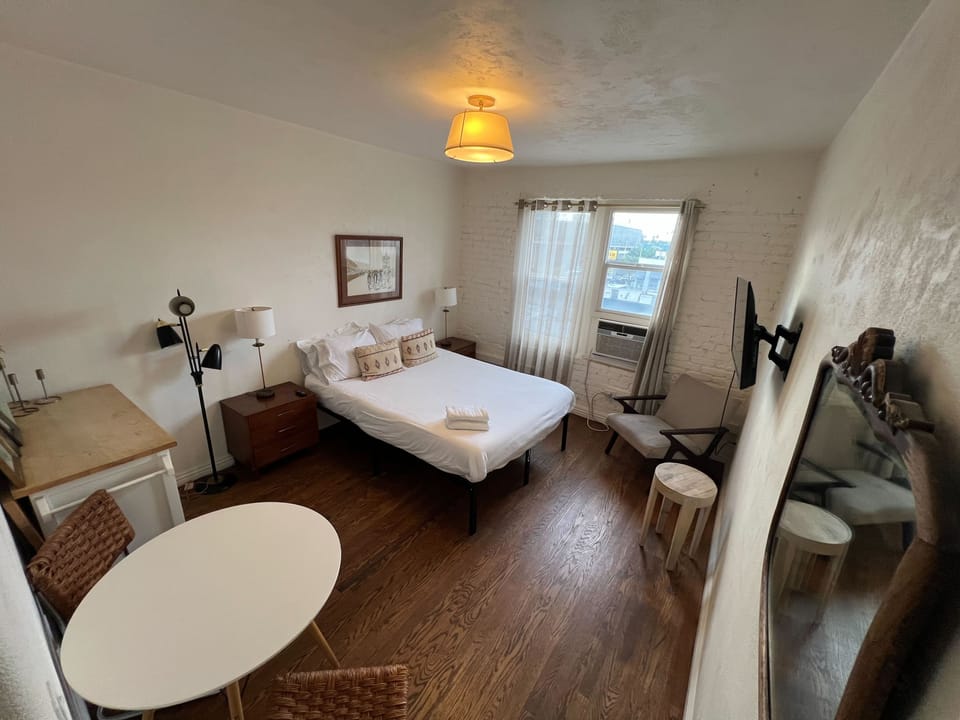 Modern Studio Oasis! Close to Downtown LA! Apartment in Los Angeles