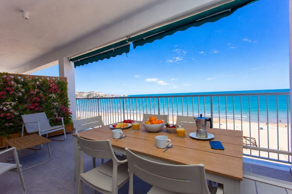 Cullera Beachfront Terrace Apartment