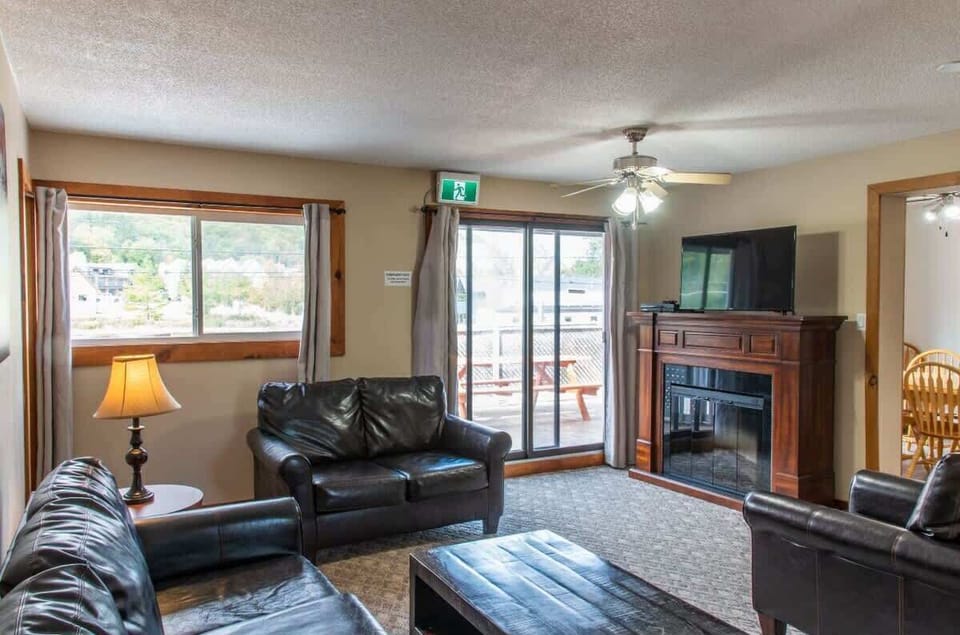 Cosy living room. Sliding door to a big outdoor deck with great mountain views! 