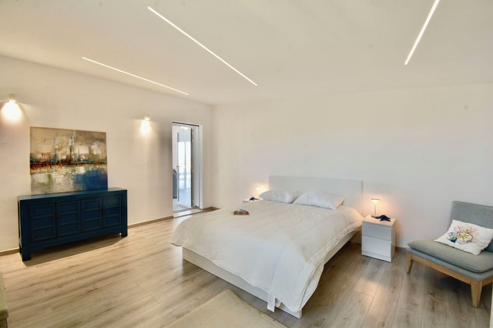 Autumn, Bedroom, Spring, Summer