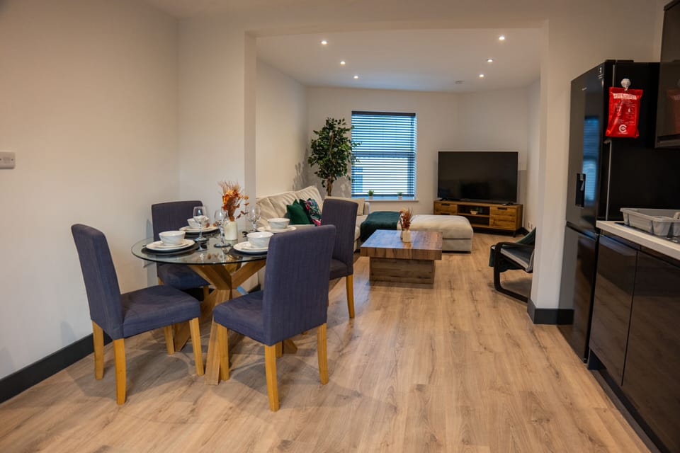 Lounge/ Dining Area