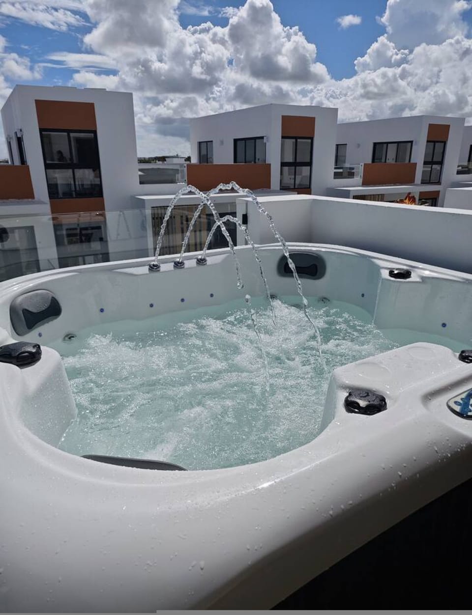 Outdoor spa tub