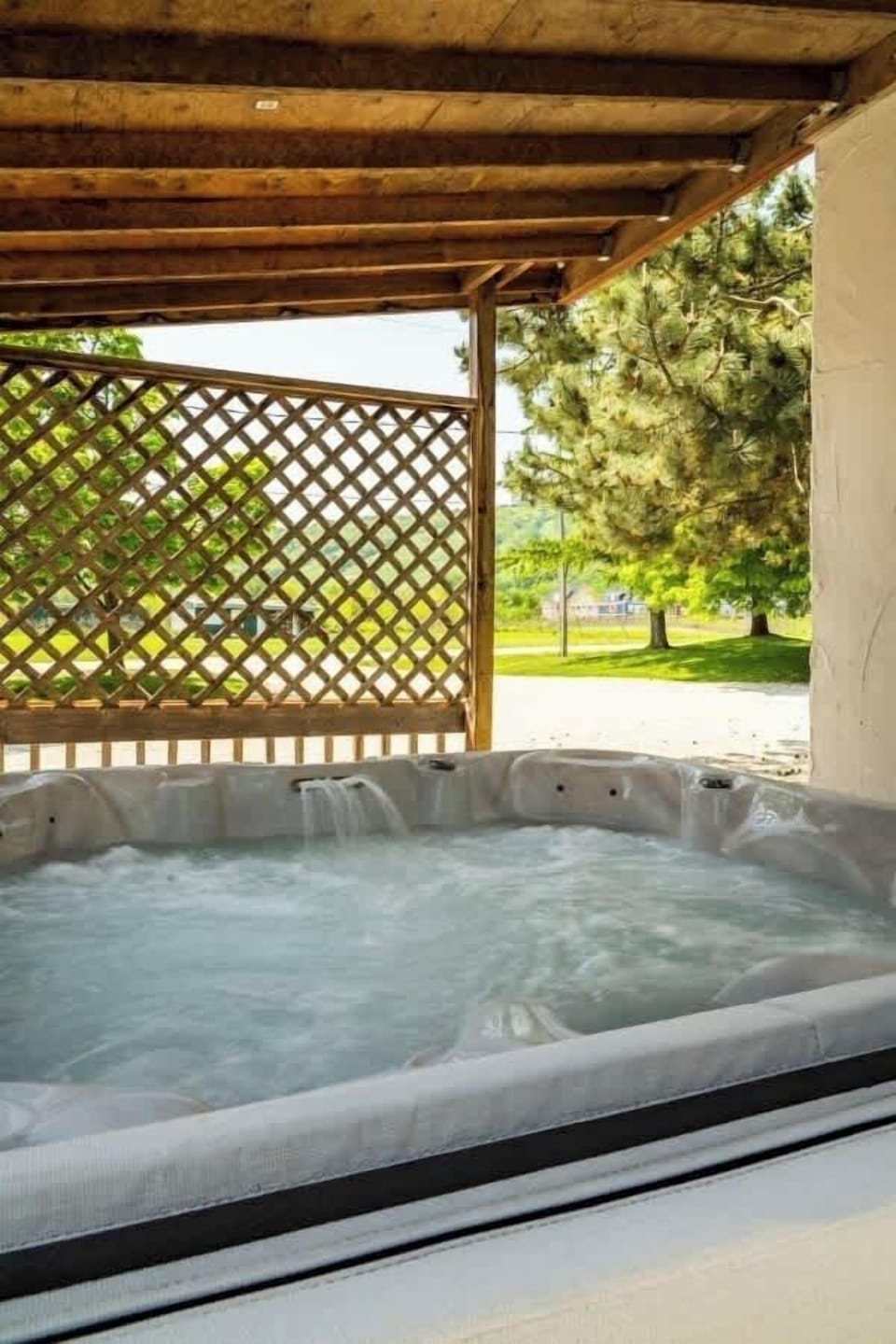Outdoor 6 person hot tub