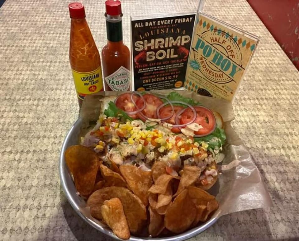 Only 5 minutes from the house, Pearl’s New Orleans Kitchen is a local favorite for bold Cajun flavors, cold drinks, and lively summer nights. Grab a table on the patio and enjoy live music under the Northern Michigan sky.