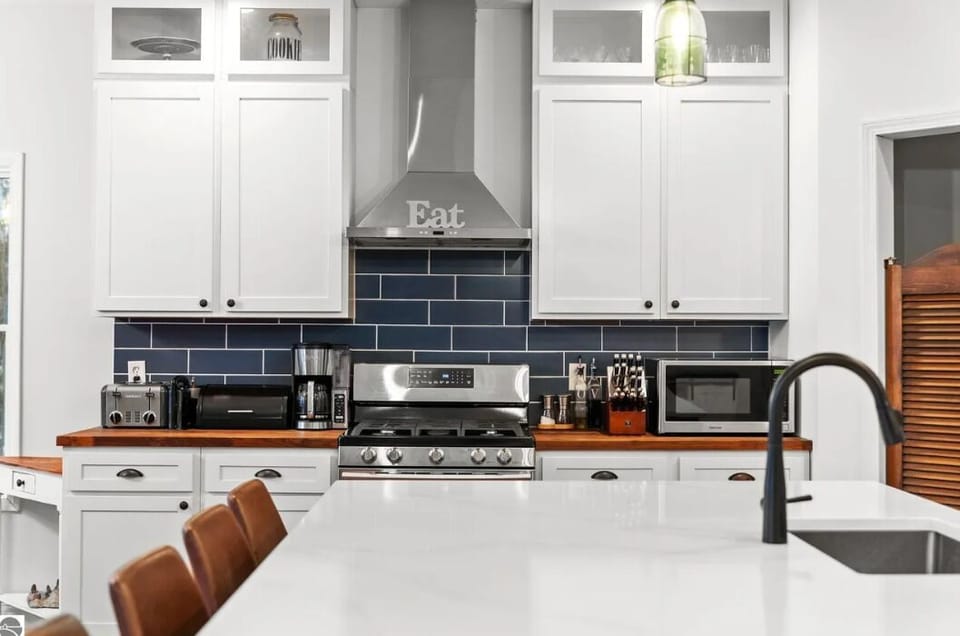 There is plenty of space for everyone to pitch in to prepare a memorable meal for your stay.