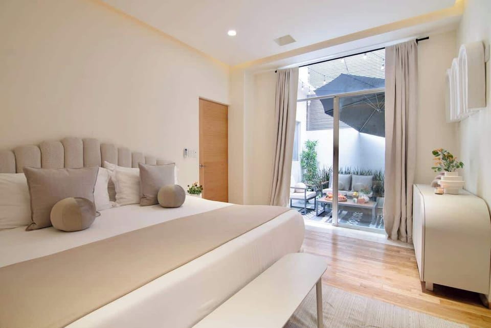 A haven of comfort and elegance: immerse yourself in the tranquility of our king-size bed with hotel-quality mattress and luxurious bedding. From the meticulously designed furniture to every thoughtful detail, we offer a supremely comfortable stay. 