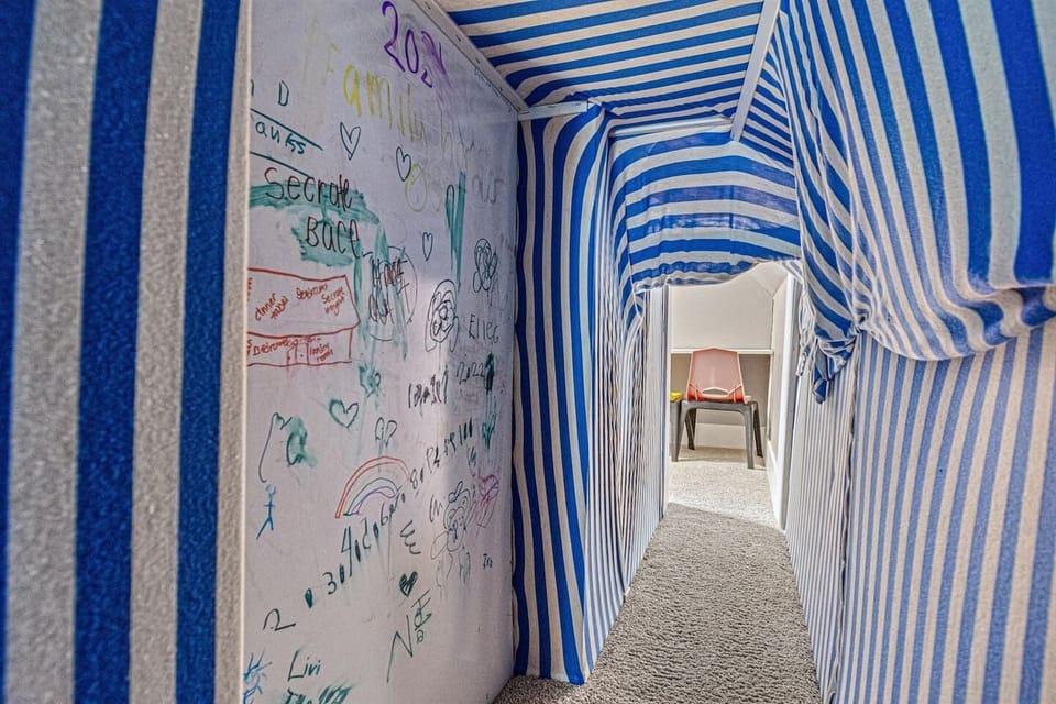 A fun hiding space within the cabin for kids to hang out!