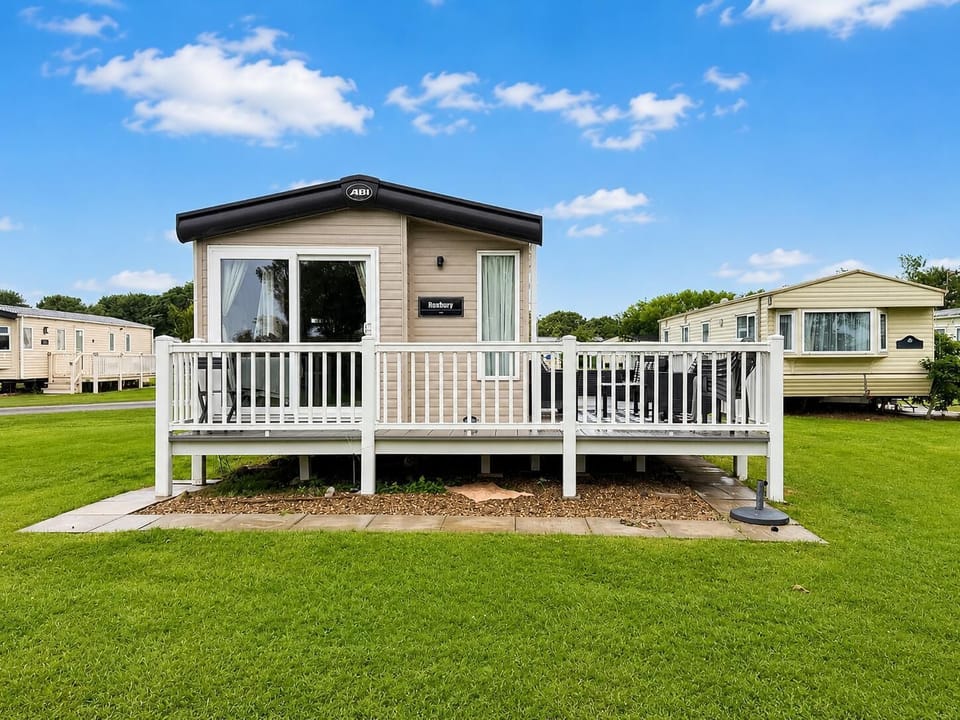 Escape to the beautiful Lincolnshire coast for an unforgettable family holiday at Golden Sands Caravan Park in Mablethorpe.