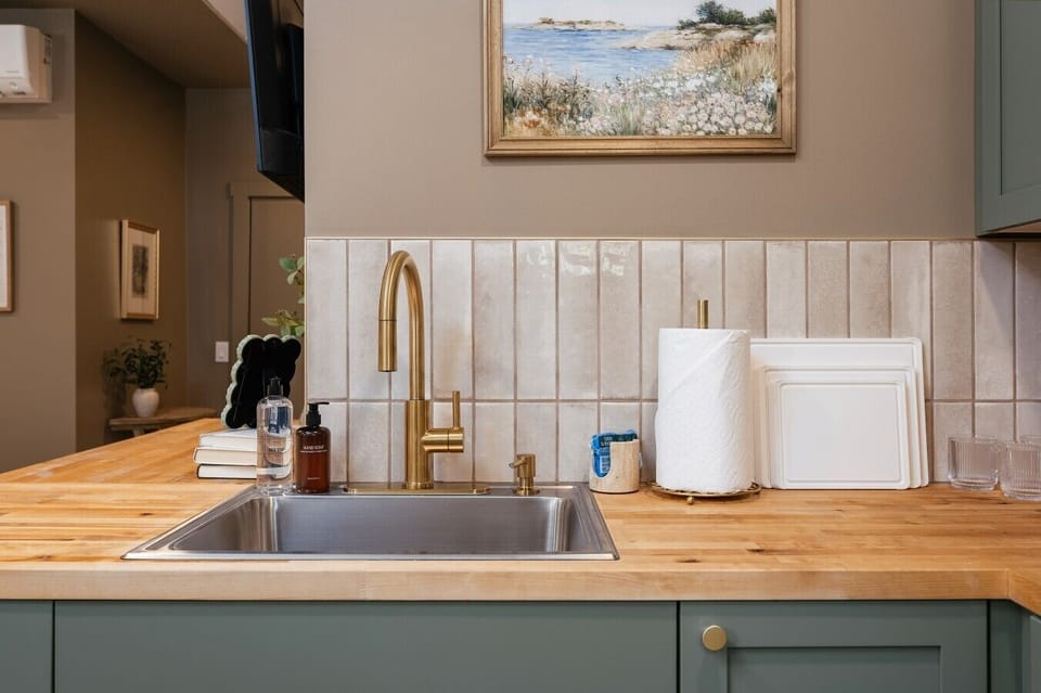 🫖 Sleek fixtures and premium design elements elevate your daily culinary experience.