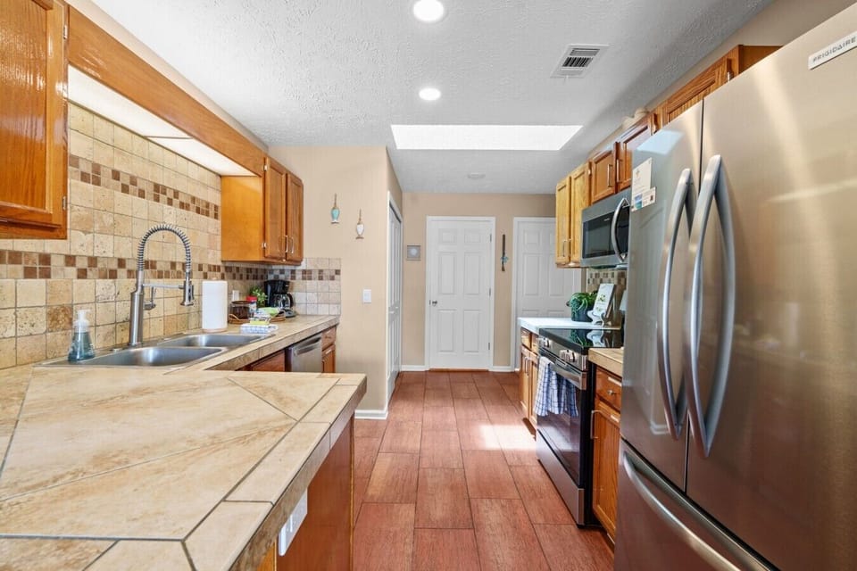 Full size kitchen for your chef skills!