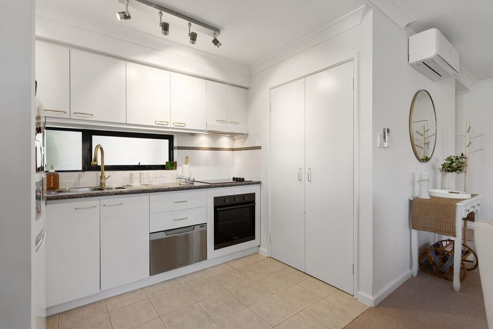Kitchen Area (1)