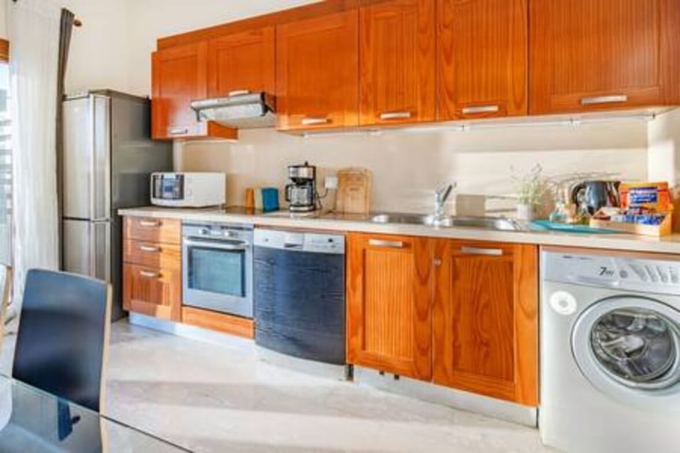 Washing machine, Microwave, Oven, Laundry, Kitchen or kitchenette, Kitchen