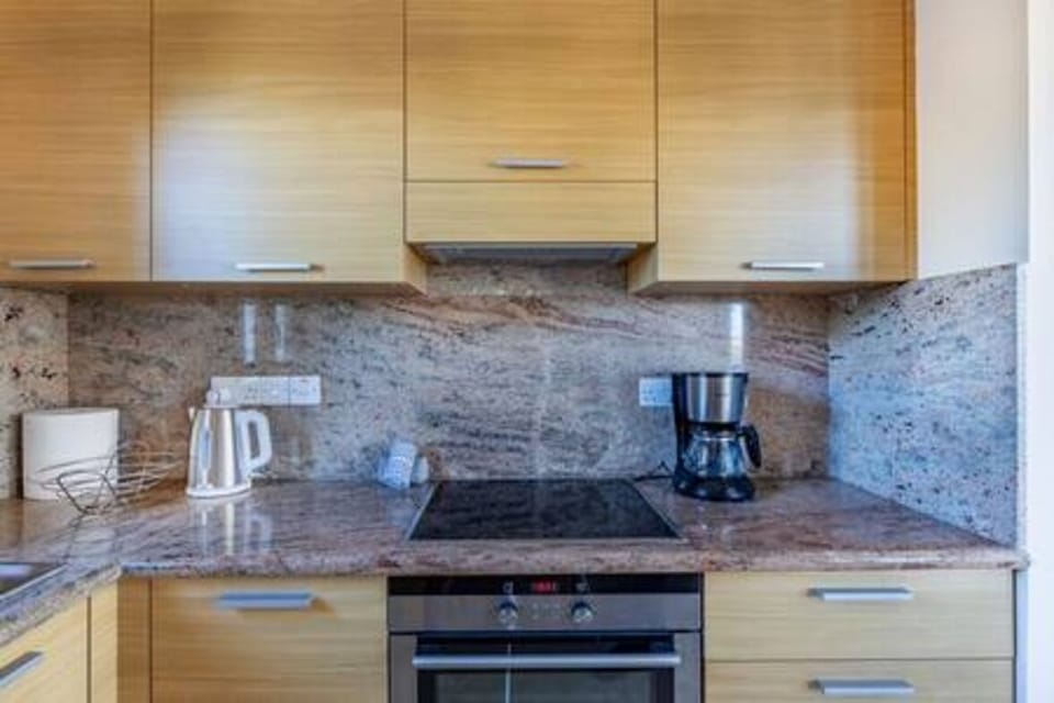 Kitchen or kitchenette, Kitchen