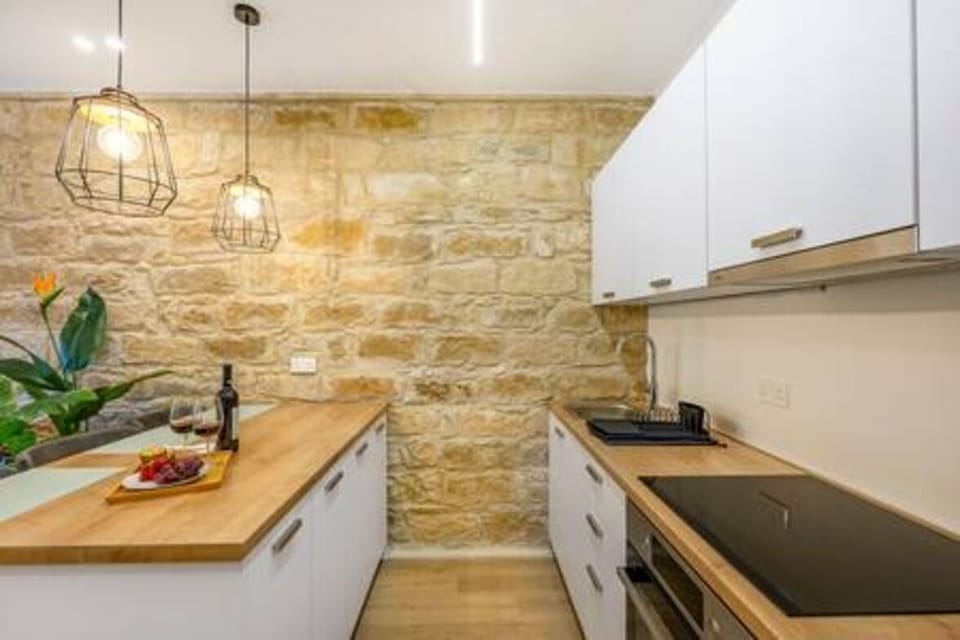 Kitchen or kitchenette, Kitchen