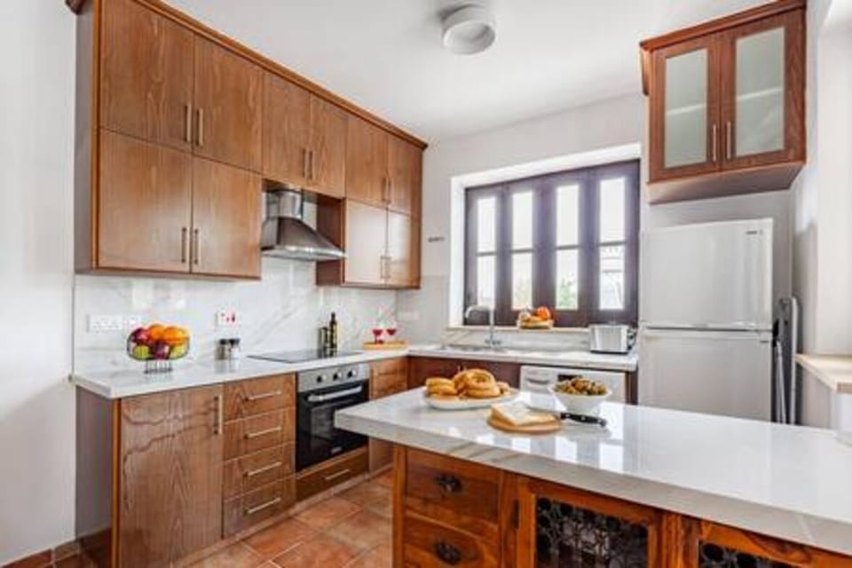 Kitchen or kitchenette, Kitchen