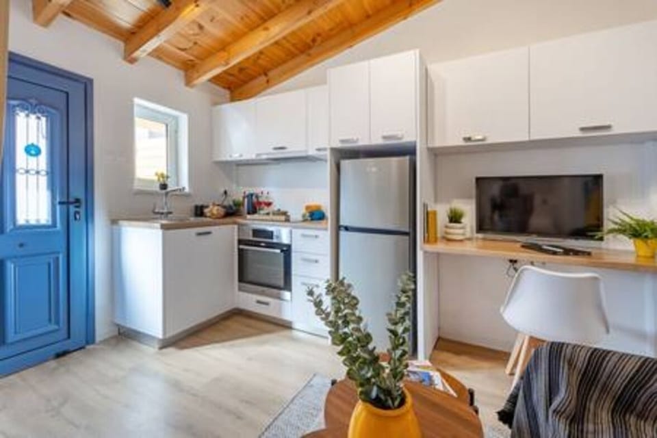 Kitchen or kitchenette, Kitchen