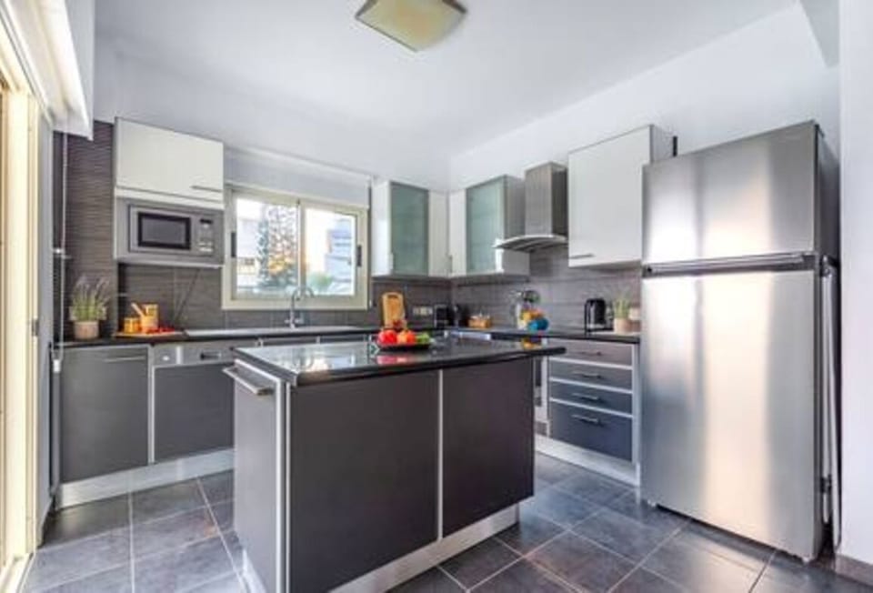 Kitchen or kitchenette, Kitchen