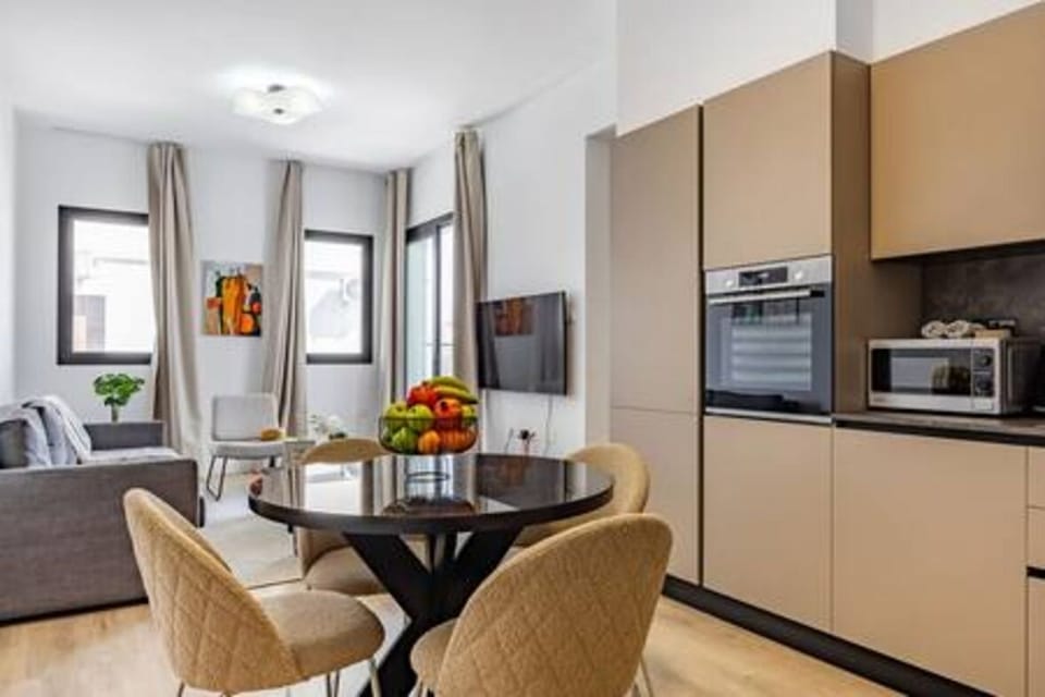 Dining room, Microwave, Oven, Kitchen or kitchenette, Kitchen