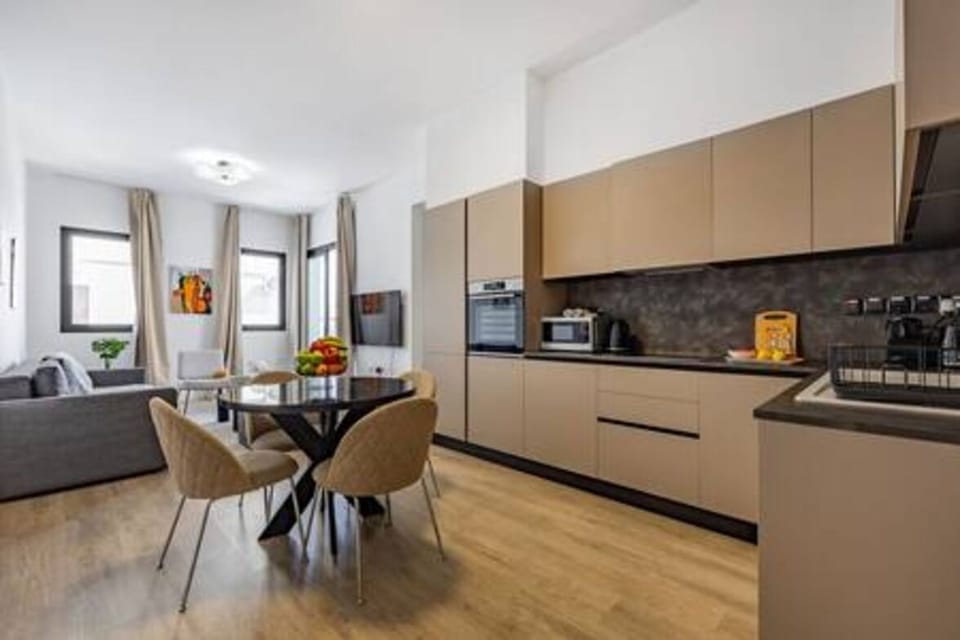 Dining room, Kitchen or kitchenette, Kitchen
