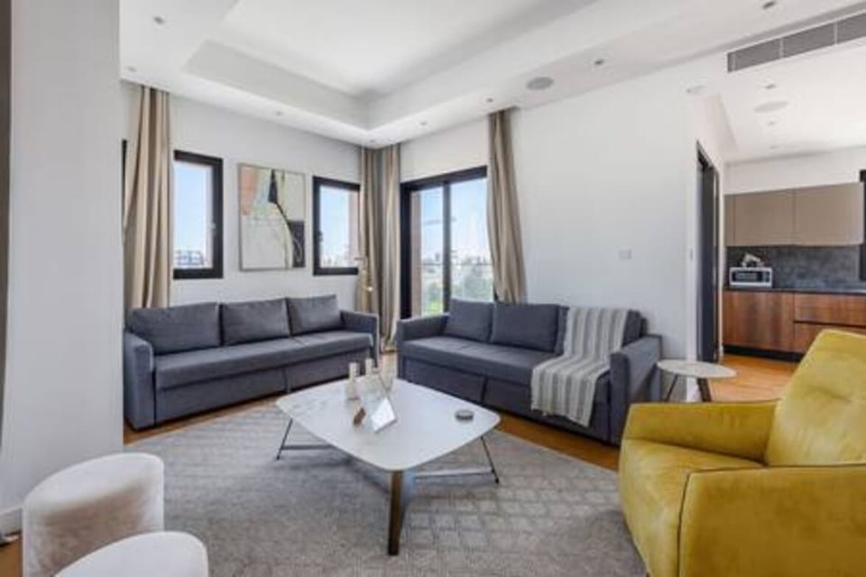 Living room, Microwave, Oven