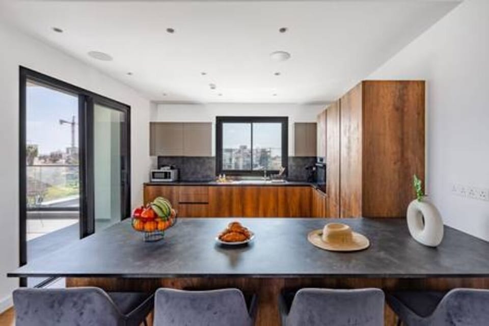 Dining room, Kitchen or kitchenette, Kitchen, Microwave, Oven