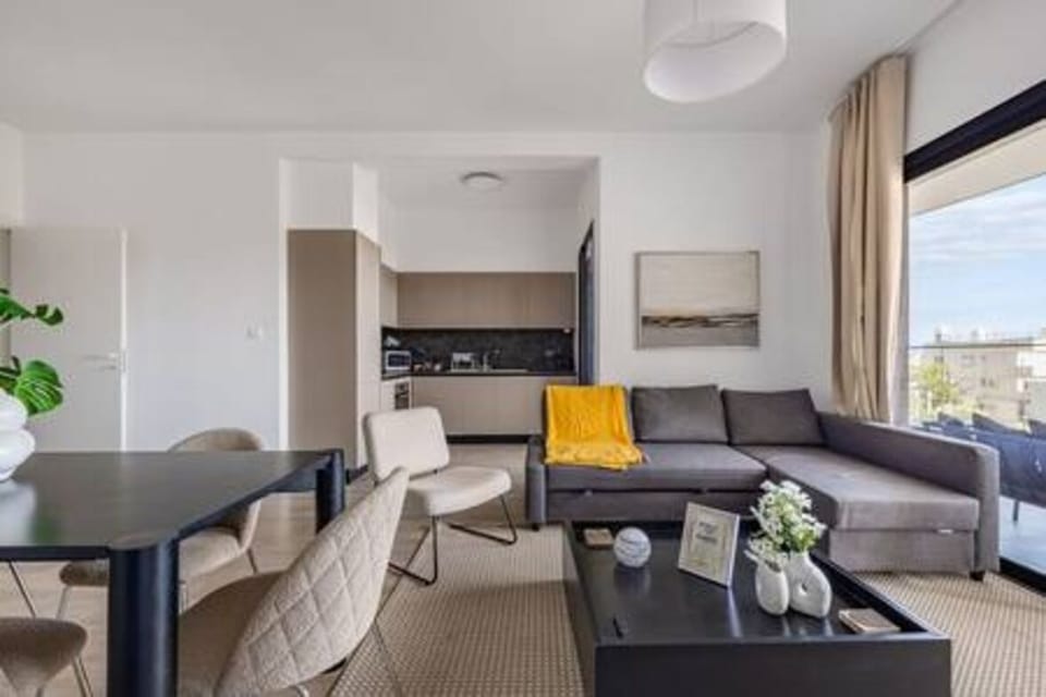 Living room, Dining room, Decorative detail, Microwave, Oven