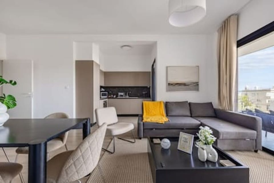 Living room, Dining room, Decorative detail, Microwave, Oven