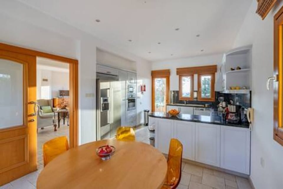 Dining room, Kitchen or kitchenette, Kitchen