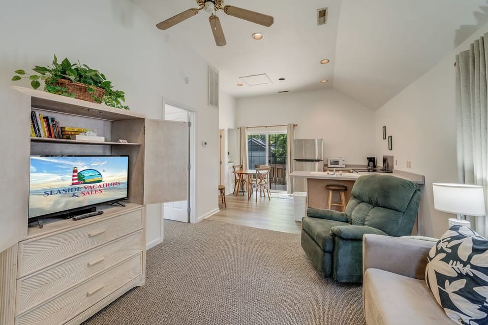 Flat Screen Cable TV and comfy furnishings to sink into after a day of fun in the sun!