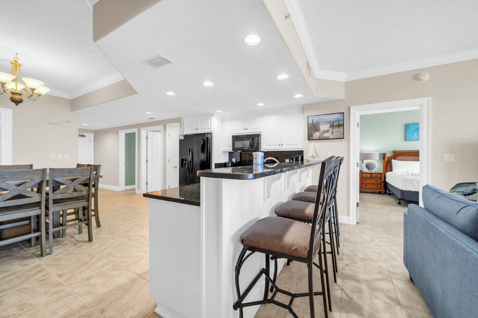 Eat-in bar seating
