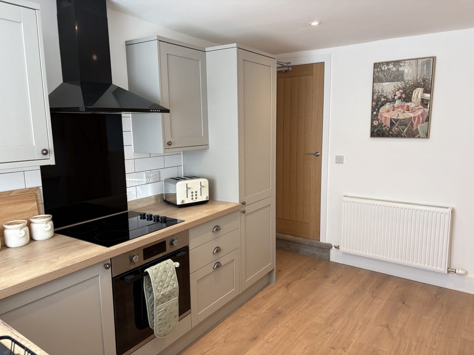 Kitchen - Hob & integrated Fridge/Freezer