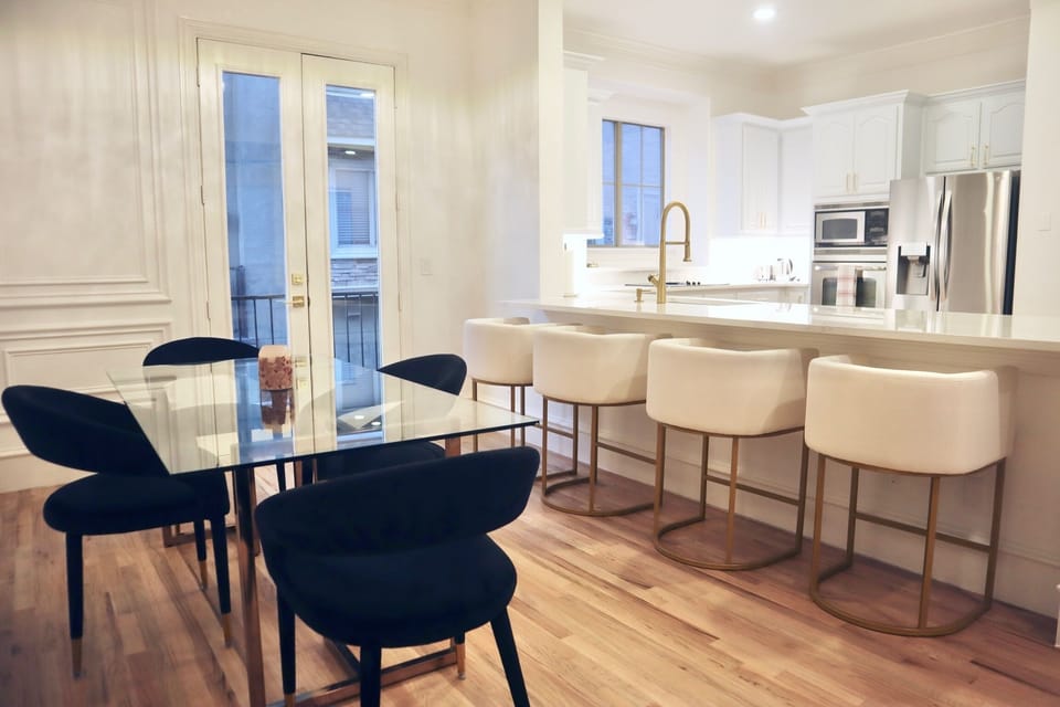 DIning Room w/table for 4