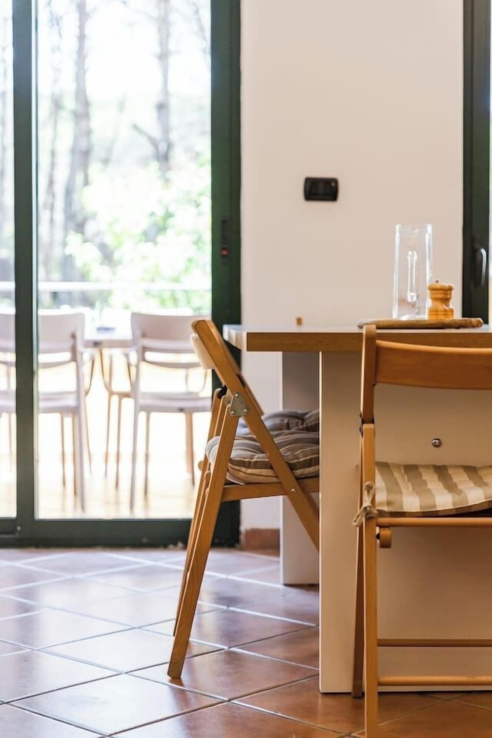 Dining area details