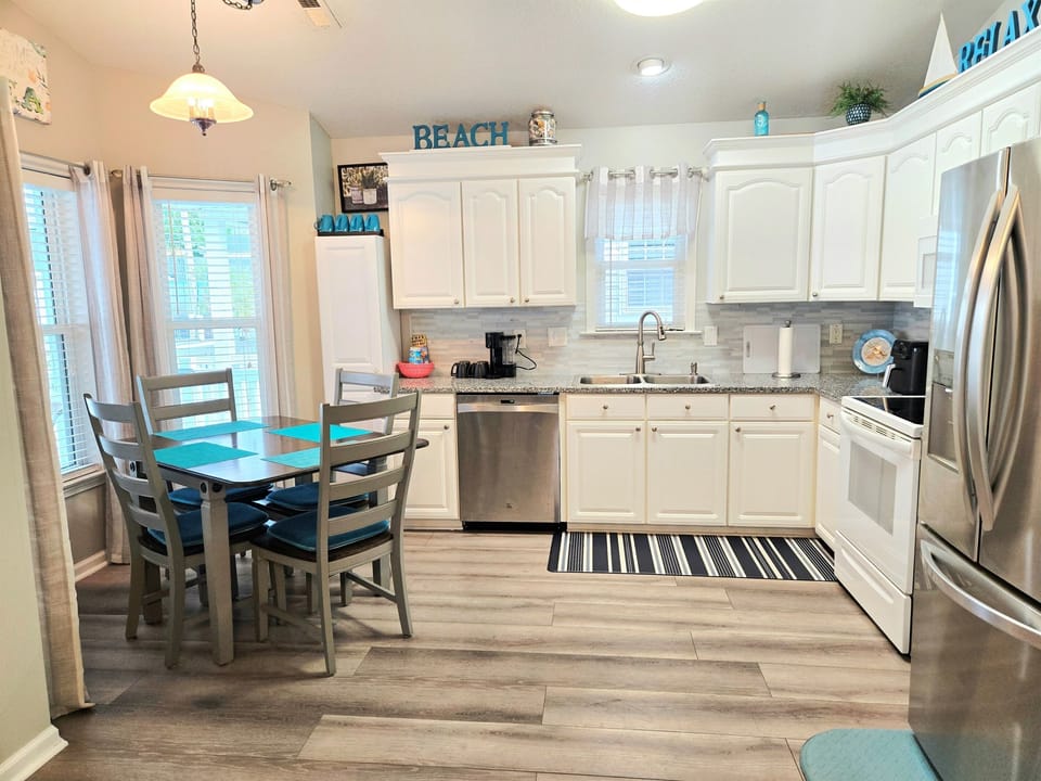 Fully Equipped Kitchen w/ Dishwasher