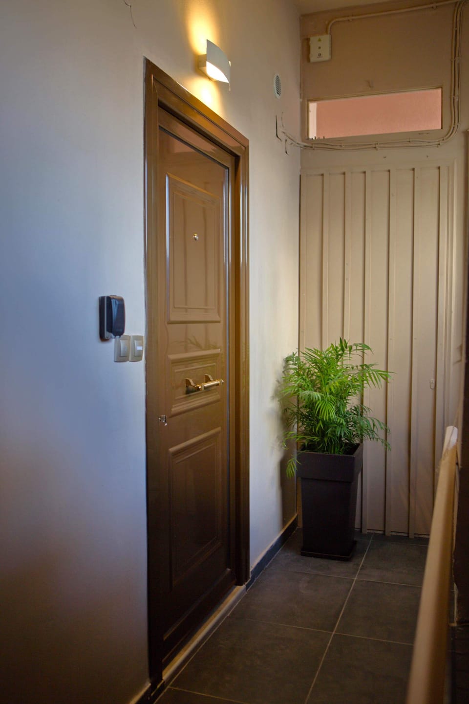 The entrance area welcomes you into a thoughtfully designed apartment where comfort, style, and convenience come together from the moment you arrive.