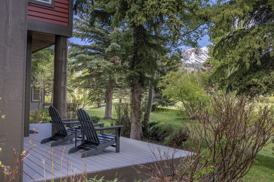 Deck overlooking golf course with view of ski resort and Lincoln Man