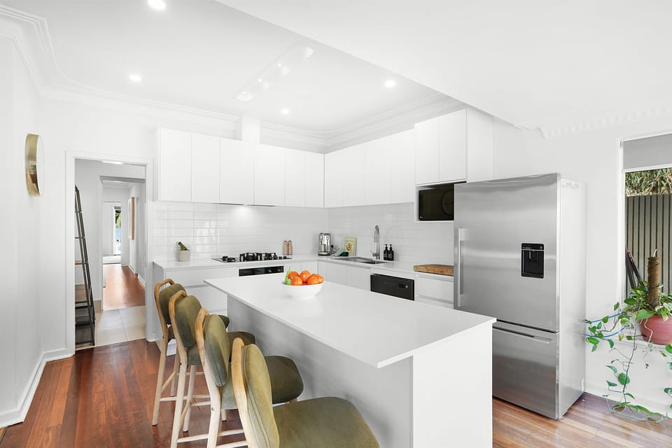 Stylish, spacious, and practical—this contemporary kitchen is ideal for family stays and shared meals.