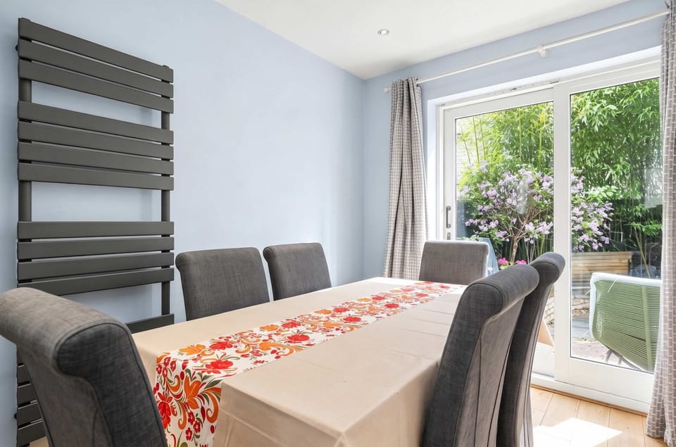 Open plan dining room and full kitchen