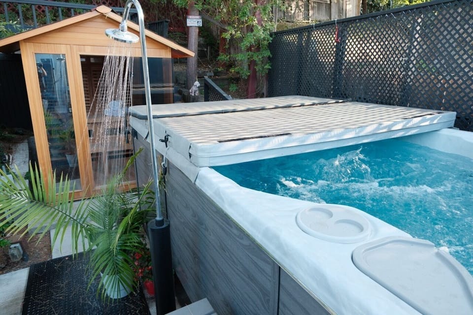 Outdoor spa tub