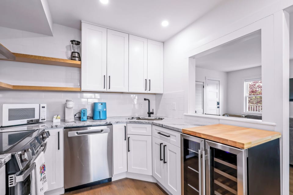 From morning coffee to late-night snacks, this bright kitchen has everything you need
