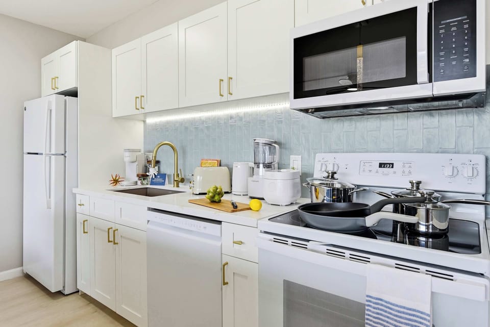 Prepare your favorite delicacies in your fully equipped kitchen.