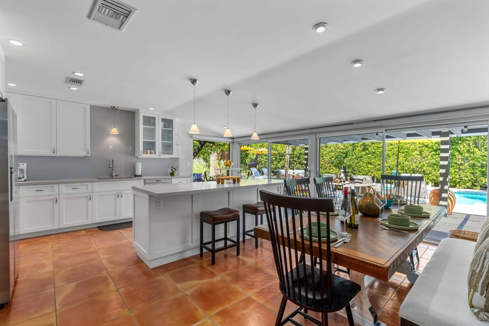 Dining area next to the kitchen.