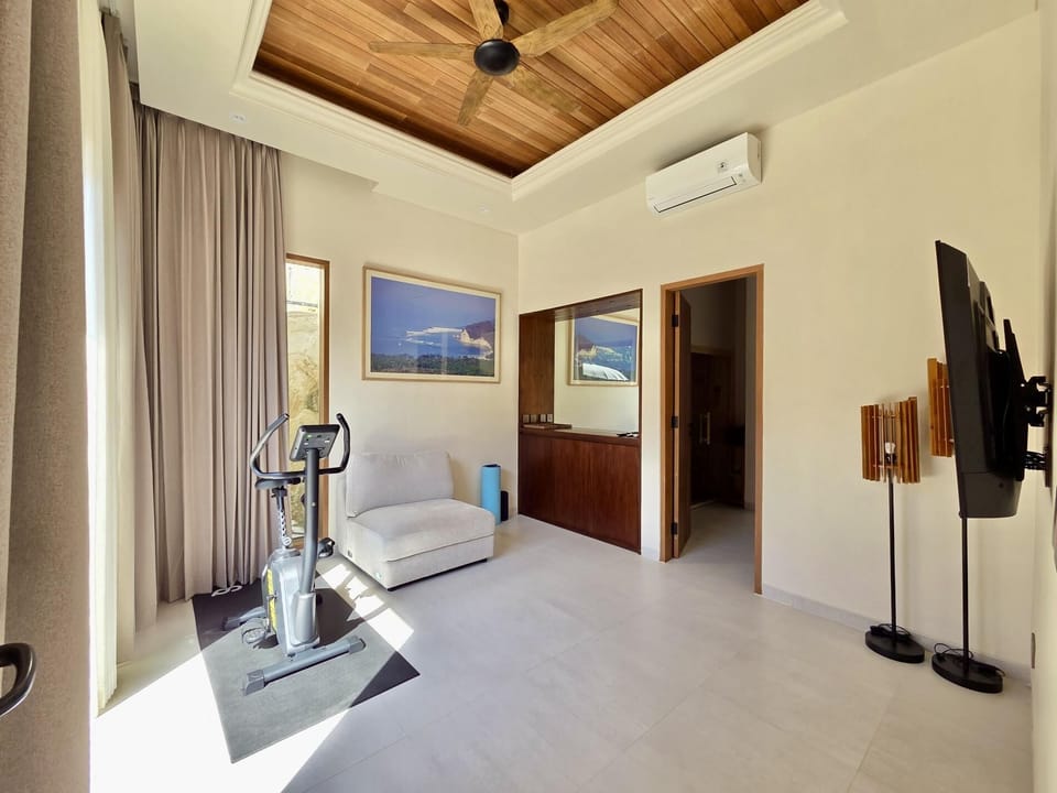 Calm & Stylish Single‑Level Villa • Private Pool, Mini Gym & Office (1695)