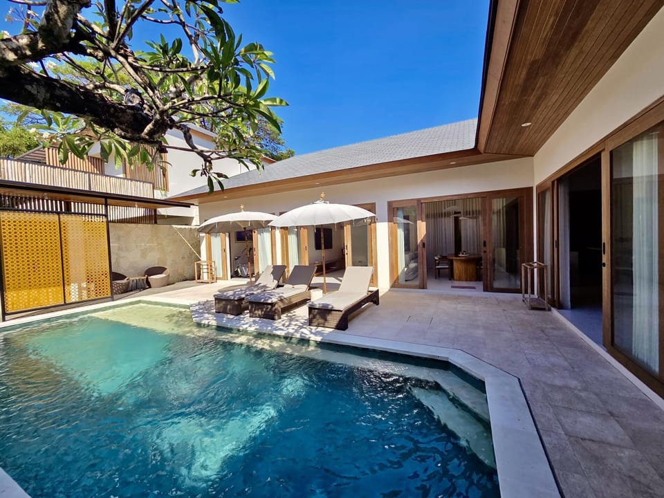 Calm & Stylish Single‑Level Villa • Private Pool, Mini Gym & Office (1706)