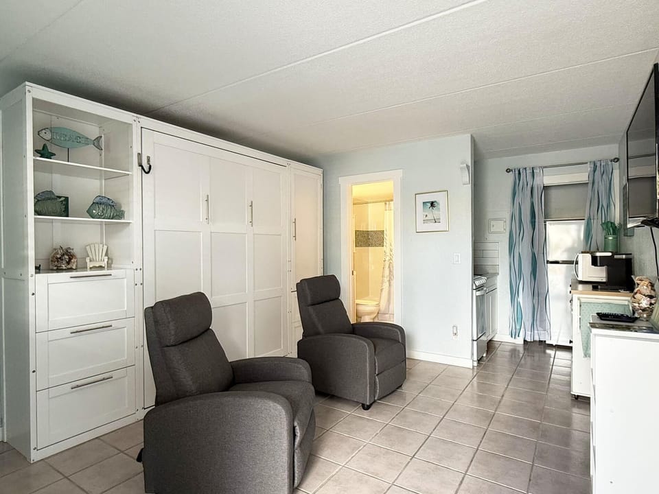 Venice Villas Studio – Ground Poolside Retreat (7947)