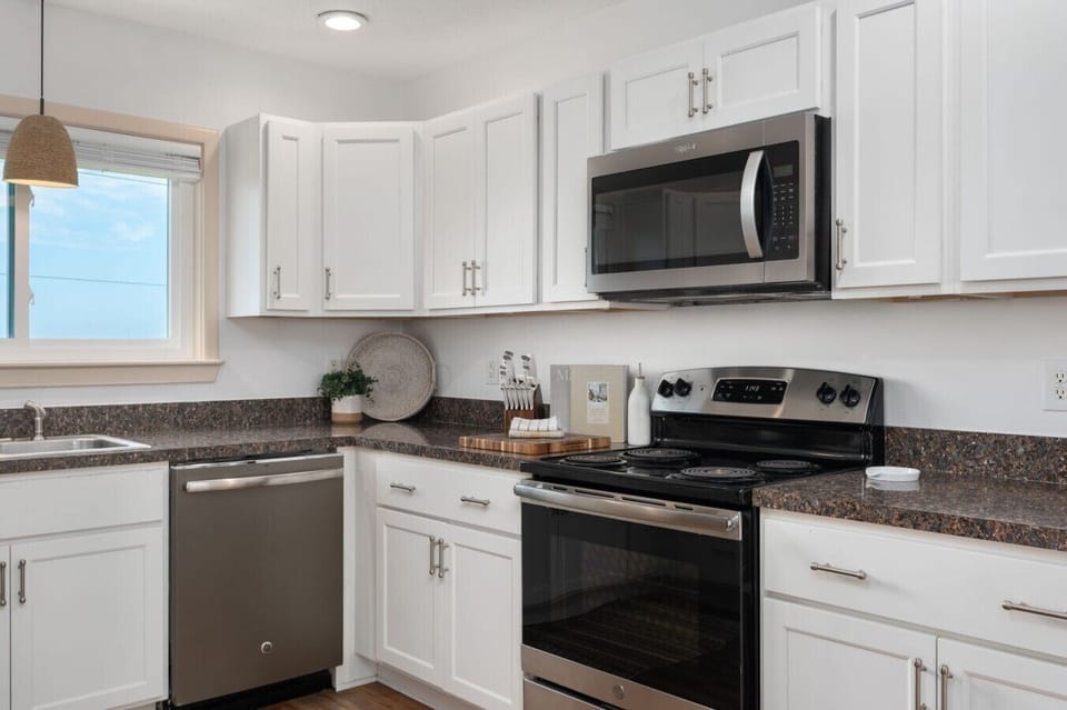 26-web-or-mls-10341-S-Colony-TL-Kitchen-V2