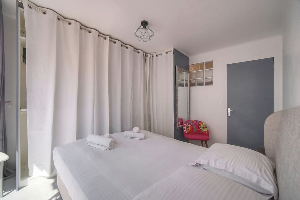 Frgk Alexander III Elegant 1-Bedroom Apartment with Terrace in Palm Beach Apartment in Cannes