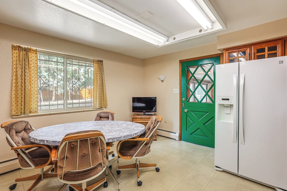 Kitchen | Main Level