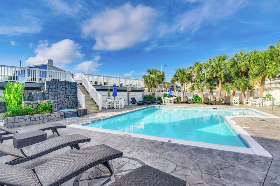 The Palms at Cove View | Community Amenities
